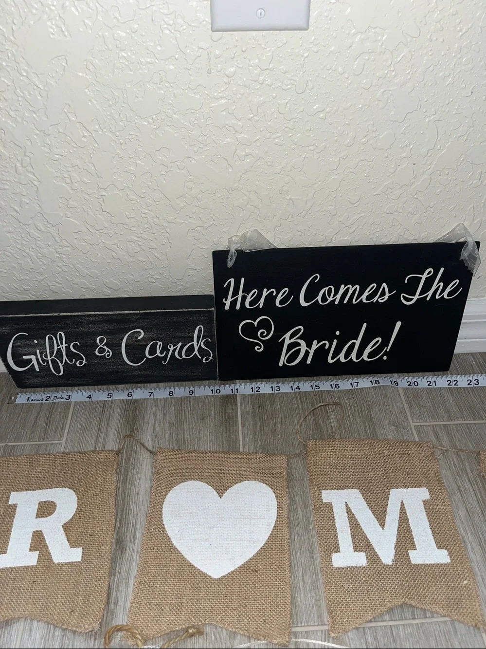 Mr & Mrs Burlap Banner, 2 cake knives, gift table sign bundle